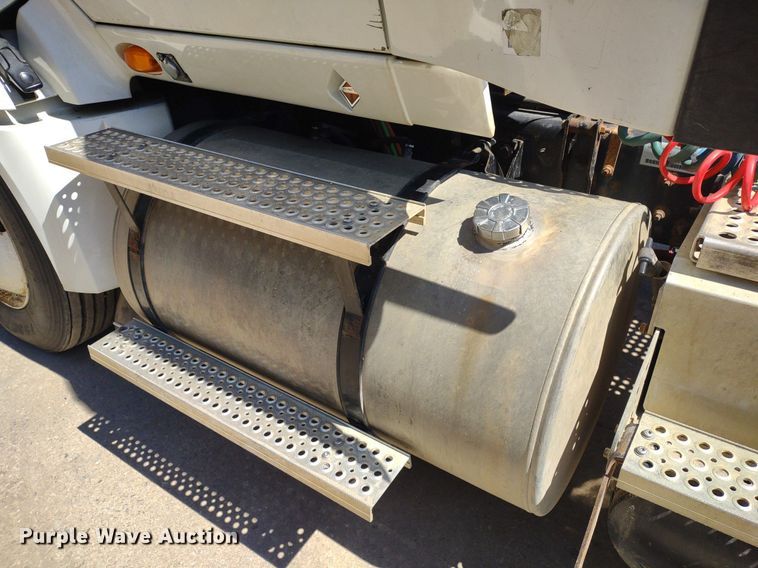 image for item LL9038 2013 International ProStar 122  semi truck