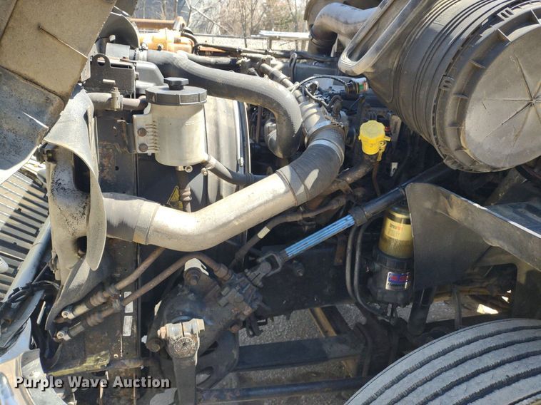 image for item LL9038 2013 International ProStar 122  semi truck