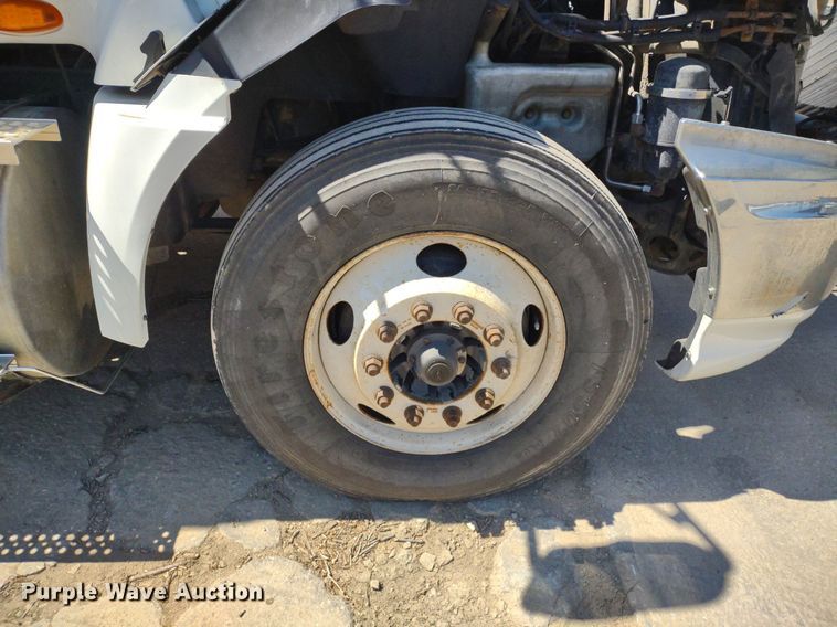 image for item LL9038 2013 International ProStar 122  semi truck