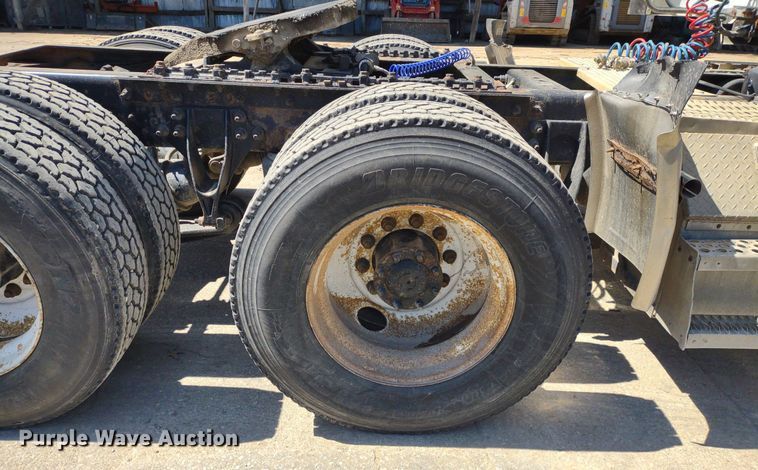 image for item LL9038 2013 International ProStar 122  semi truck