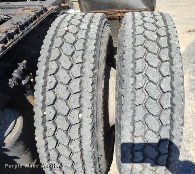 image for item LL9038 2013 International ProStar 122  semi truck