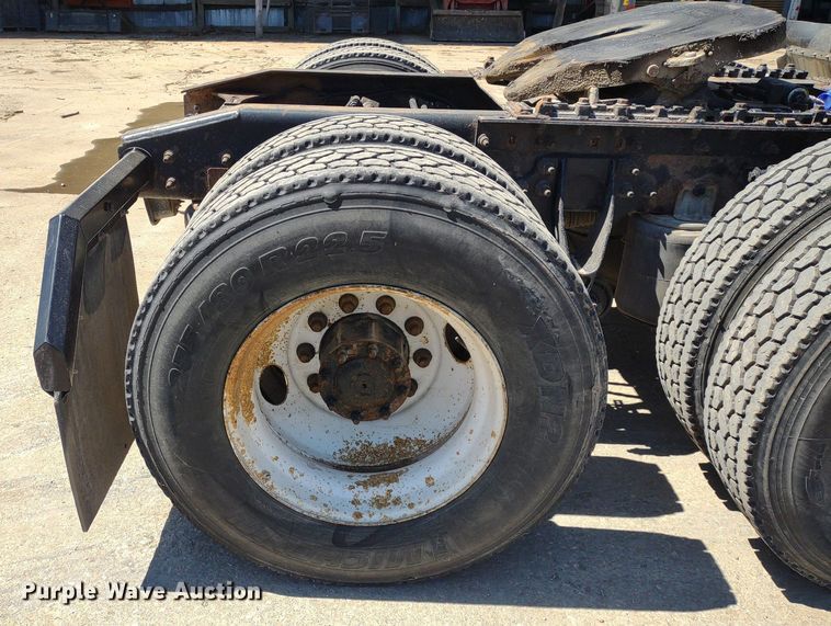 image for item LL9038 2013 International ProStar 122  semi truck