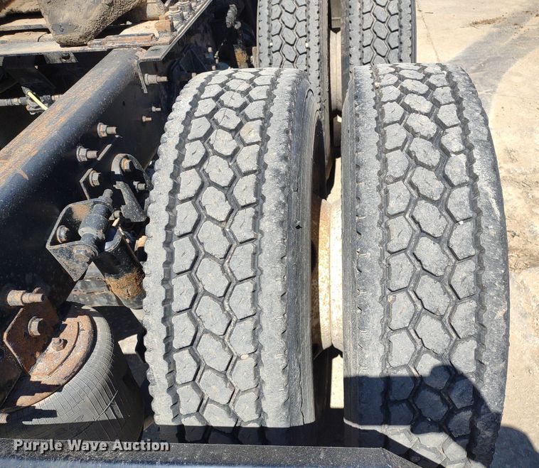 image for item LL9038 2013 International ProStar 122  semi truck