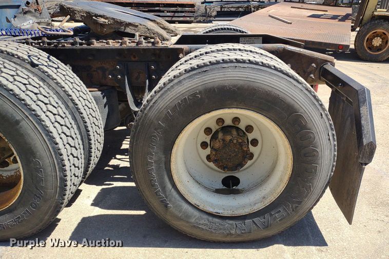 image for item LL9038 2013 International ProStar 122  semi truck