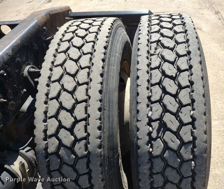 image for item LL9038 2013 International ProStar 122  semi truck