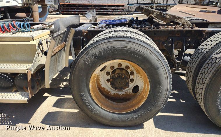 image for item LL9038 2013 International ProStar 122  semi truck