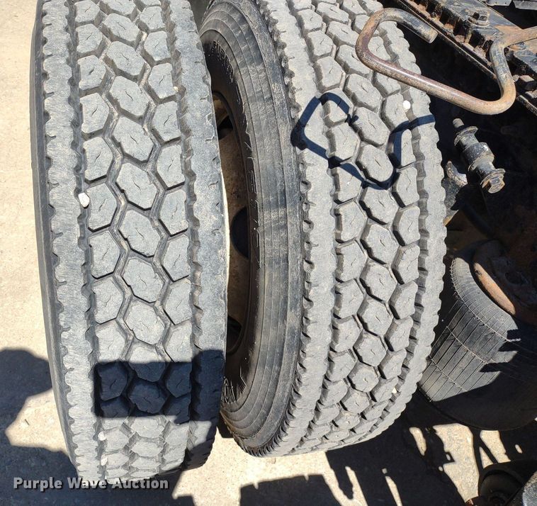 image for item LL9038 2013 International ProStar 122  semi truck