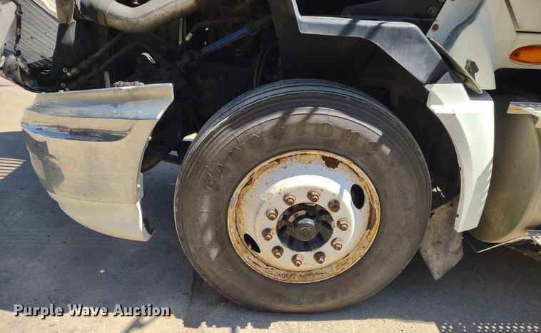 image for item LL9038 2013 International ProStar 122  semi truck