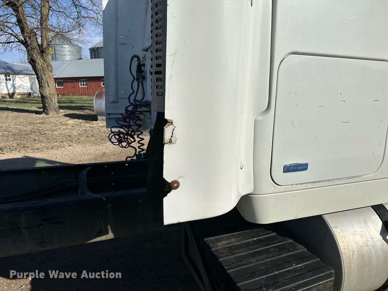 image for item LN9395 1989 White GMC Aero WIA  semi truck