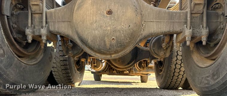 image for item LN9395 1989 White GMC Aero WIA  semi truck