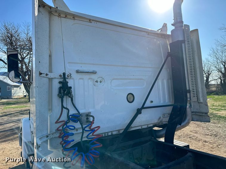 image for item LN9395 1989 White GMC Aero WIA  semi truck