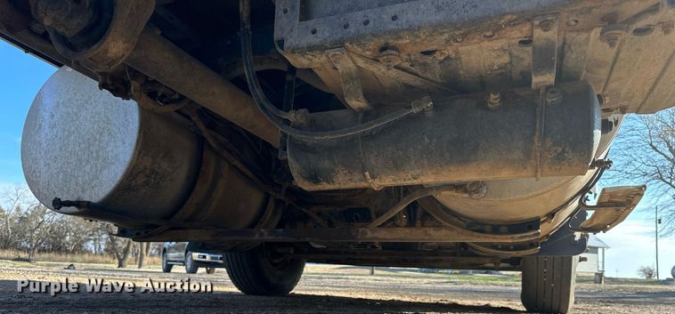 image for item LN9395 1989 White GMC Aero WIA  semi truck