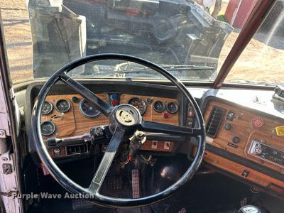 image for item LN9395 1989 White GMC Aero WIA  semi truck