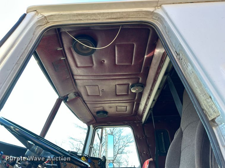 image for item LN9395 1989 White GMC Aero WIA  semi truck