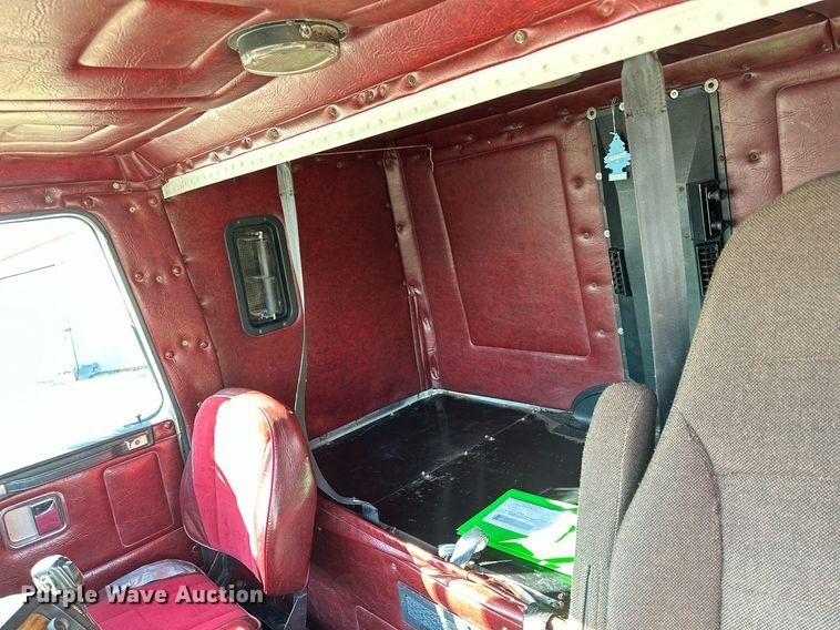 image for item LN9395 1989 White GMC Aero WIA  semi truck