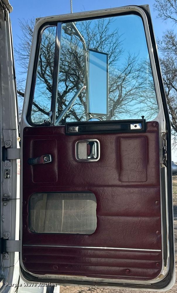 image for item LN9395 1989 White GMC Aero WIA  semi truck