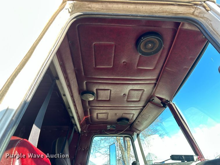 image for item LN9395 1989 White GMC Aero WIA  semi truck