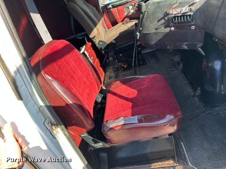 image for item LN9395 1989 White GMC Aero WIA  semi truck