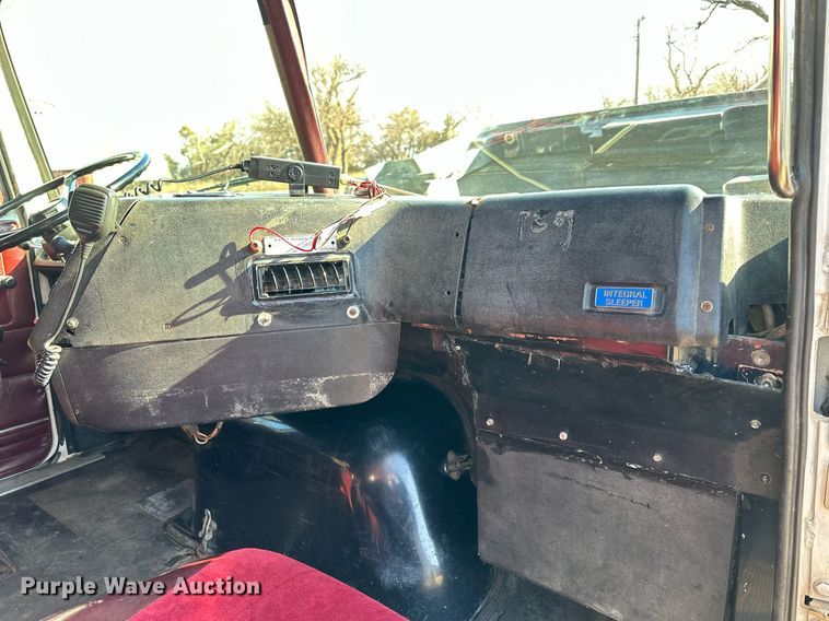 image for item LN9395 1989 White GMC Aero WIA  semi truck