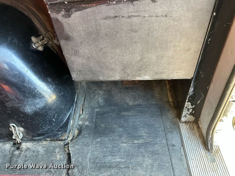 image for item LN9395 1989 White GMC Aero WIA  semi truck