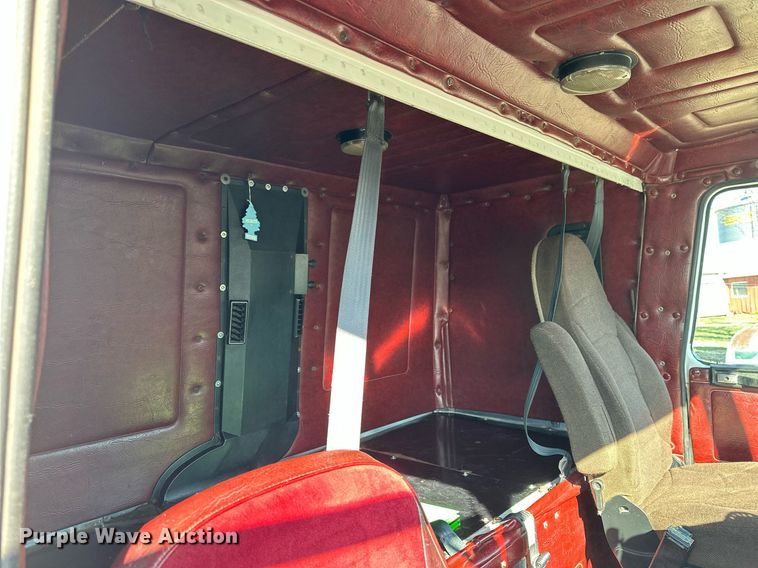 image for item LN9395 1989 White GMC Aero WIA  semi truck