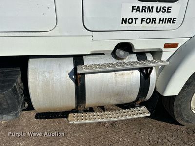 image for item LN9395 1989 White GMC Aero WIA  semi truck