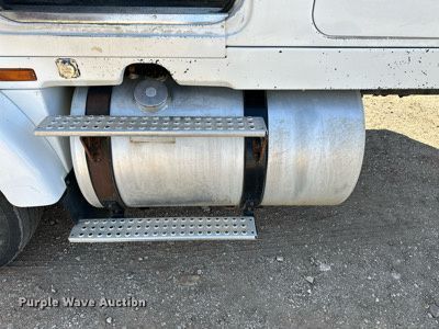 image for item LN9395 1989 White GMC Aero WIA  semi truck