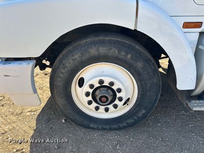 image for item LN9395 1989 White GMC Aero WIA  semi truck