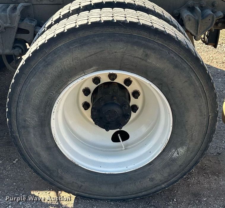 image for item LN9395 1989 White GMC Aero WIA  semi truck