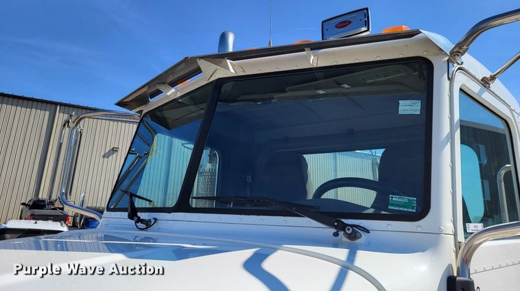 image for item LR9203 2012 Peterbilt 337  semi truck