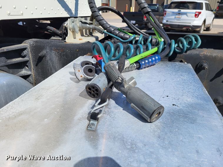 image for item LR9203 2012 Peterbilt 337  semi truck