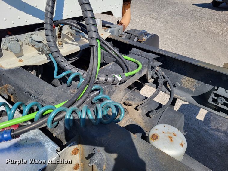 image for item LR9203 2012 Peterbilt 337  semi truck