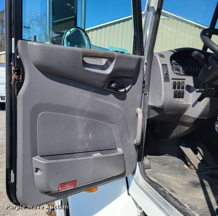 image for item LR9203 2012 Peterbilt 337  semi truck