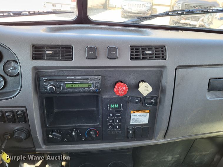 image for item LR9203 2012 Peterbilt 337  semi truck