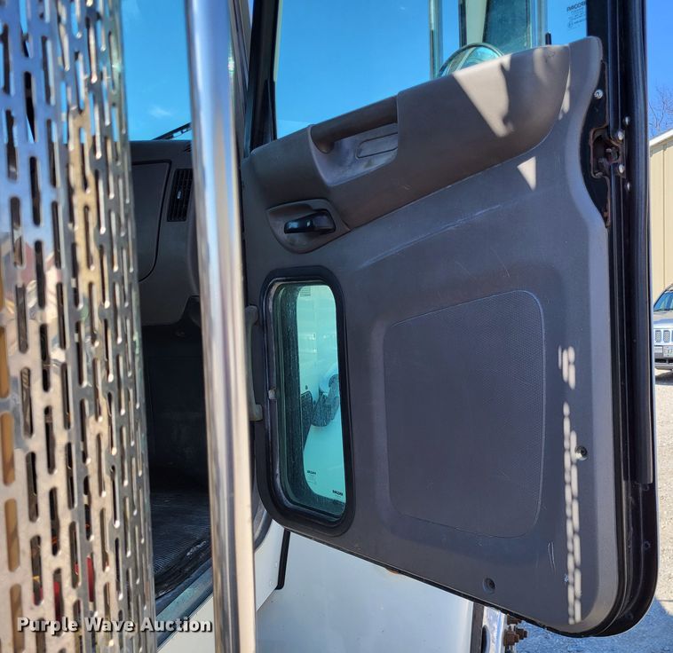 image for item LR9203 2012 Peterbilt 337  semi truck