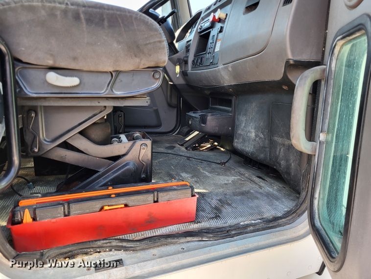 image for item LR9203 2012 Peterbilt 337  semi truck