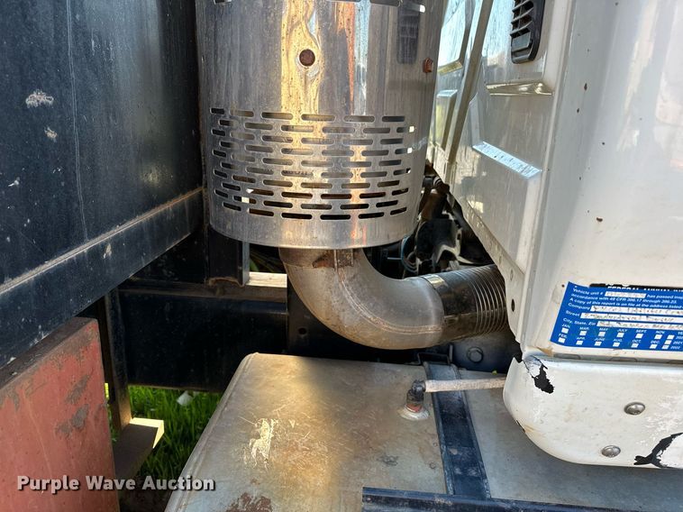 image for item LR9616 2003 International 8600  flatbed truck