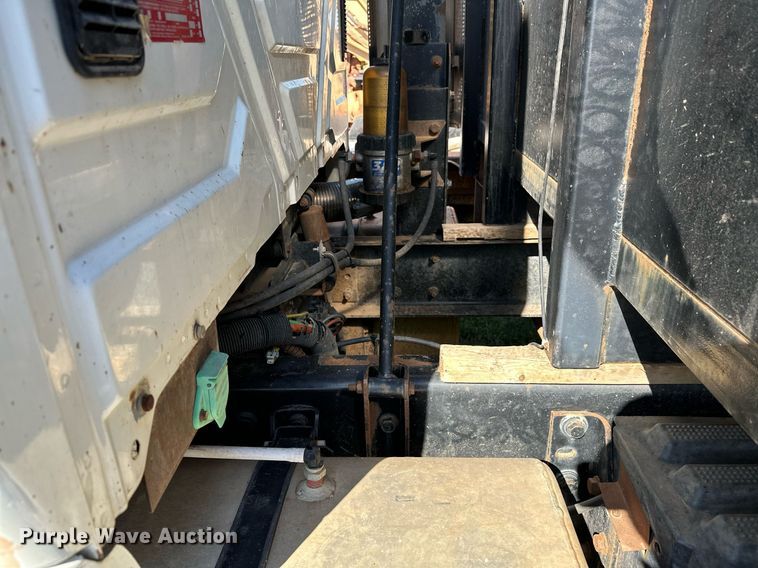 image for item LR9616 2003 International 8600  flatbed truck