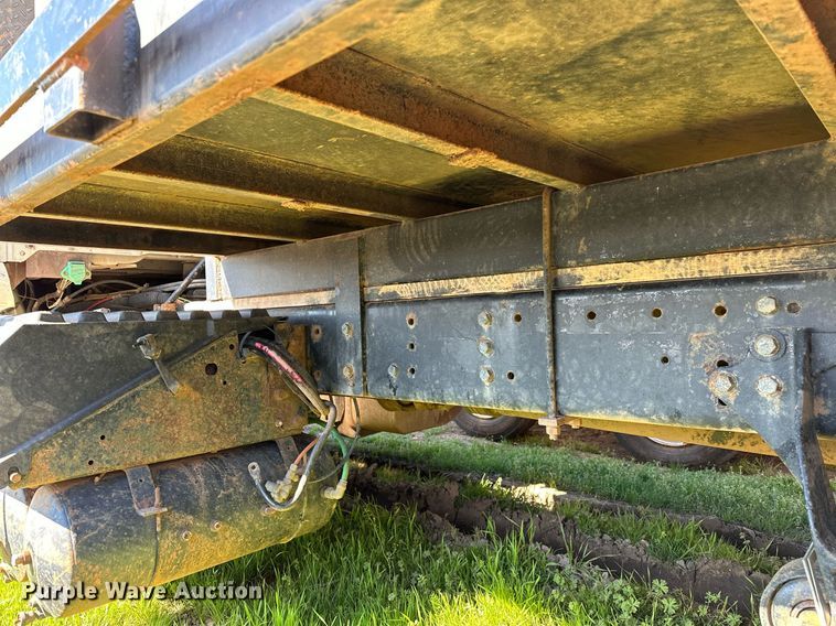 image for item LR9616 2003 International 8600  flatbed truck