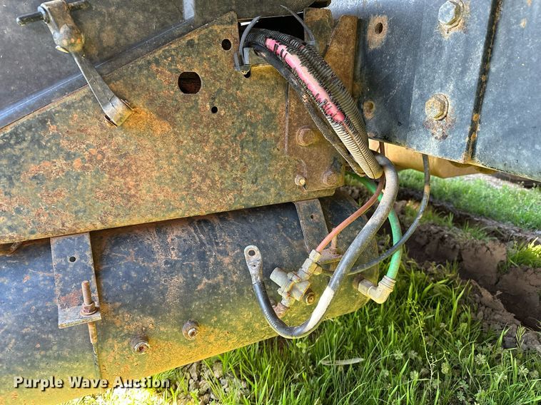 image for item LR9616 2003 International 8600  flatbed truck