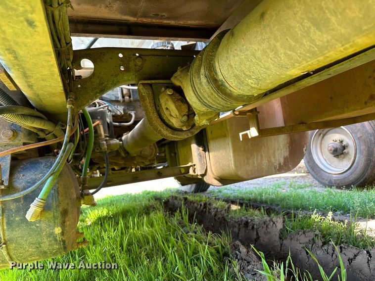 image for item LR9616 2003 International 8600  flatbed truck