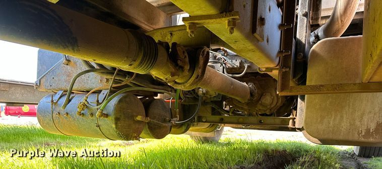 image for item LR9616 2003 International 8600  flatbed truck