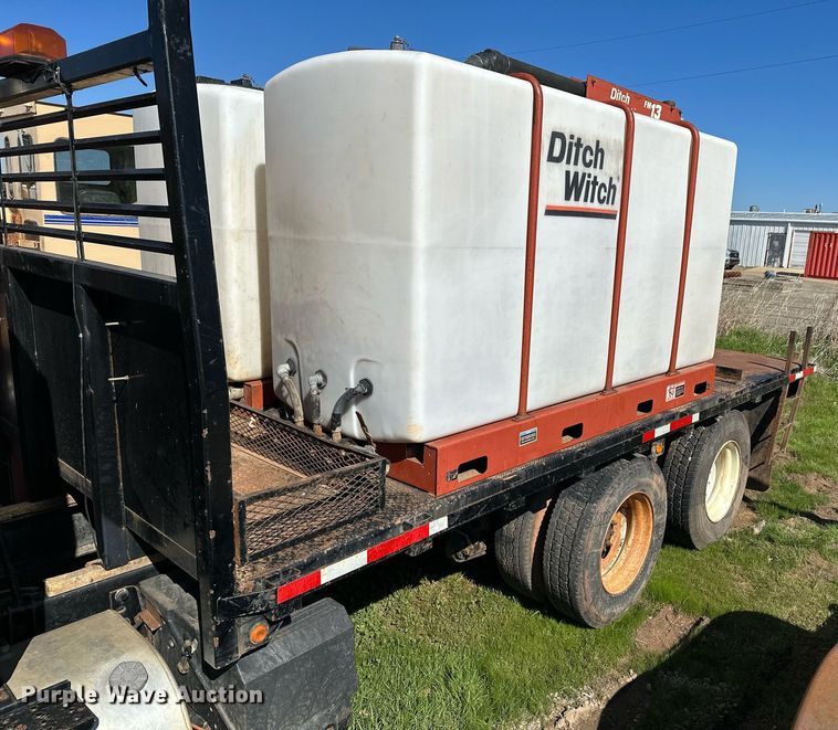 image for item LR9616 2003 International 8600  flatbed truck