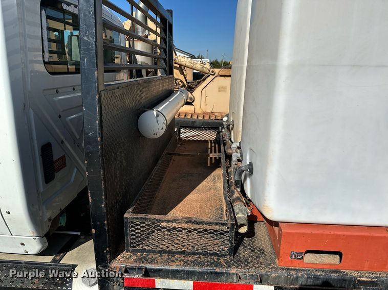 image for item LR9616 2003 International 8600  flatbed truck