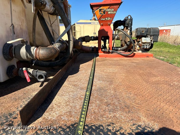 image for item LR9616 2003 International 8600  flatbed truck