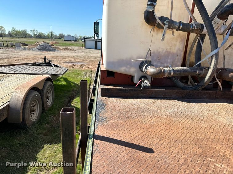 image for item LR9616 2003 International 8600  flatbed truck