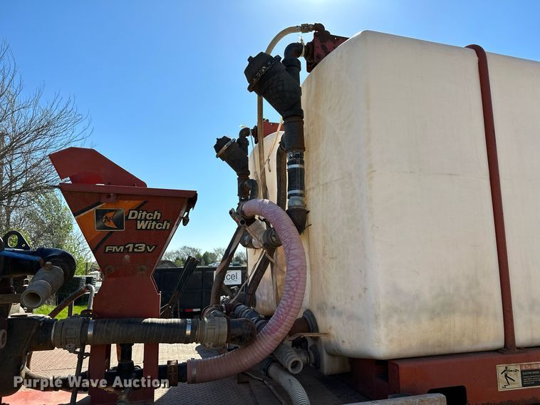 image for item LR9616 2003 International 8600  flatbed truck