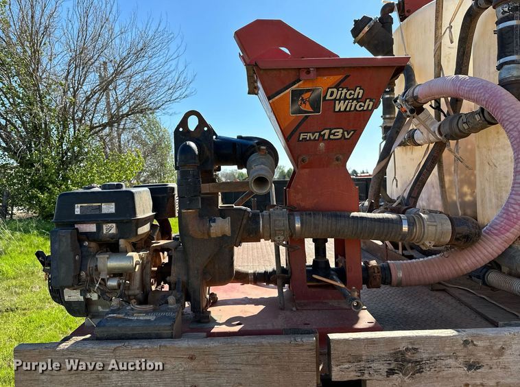 image for item LR9616 2003 International 8600  flatbed truck