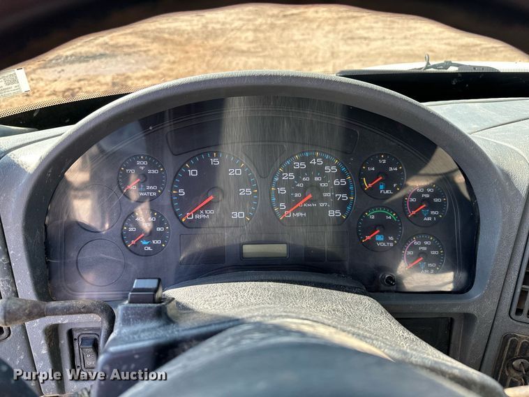 image for item LR9616 2003 International 8600  flatbed truck