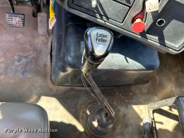 image for item LR9616 2003 International 8600  flatbed truck